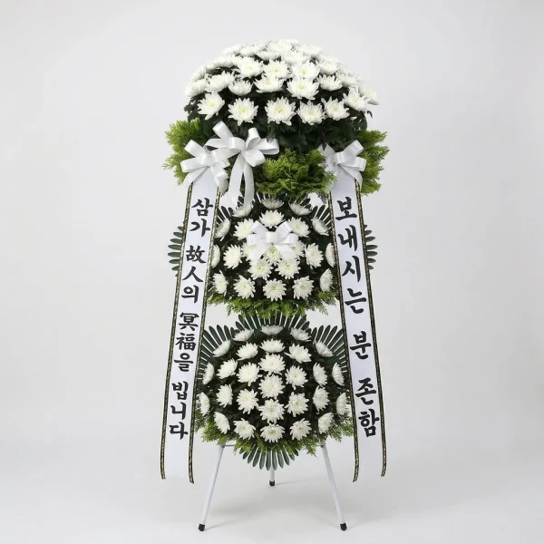 Chrysanthemum Embrace Wreath